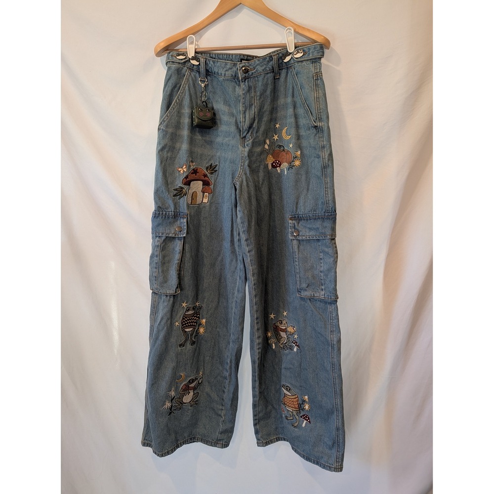 Hot Topic Frog Mushroom Embroidered Wide Leg Cargo Jean Light Wash LG NWT